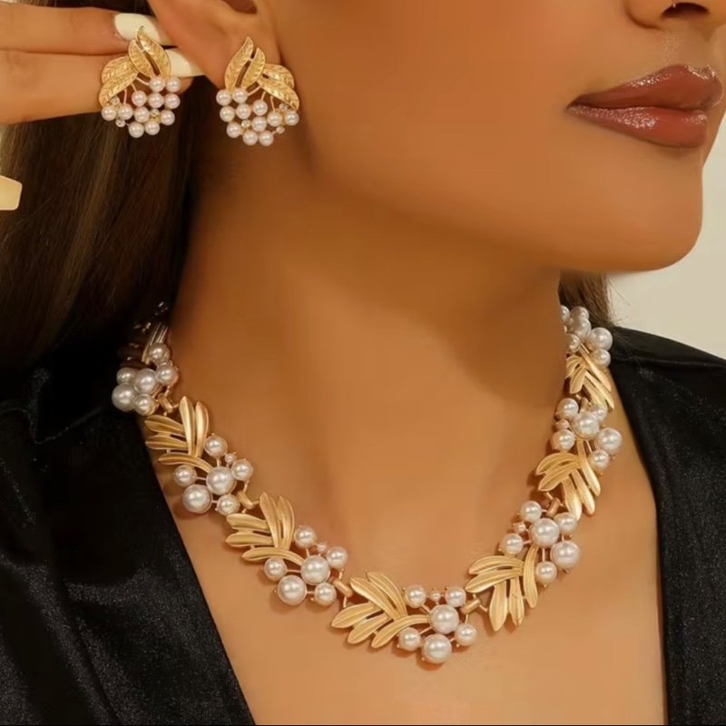 Ensemble collier élégant en or