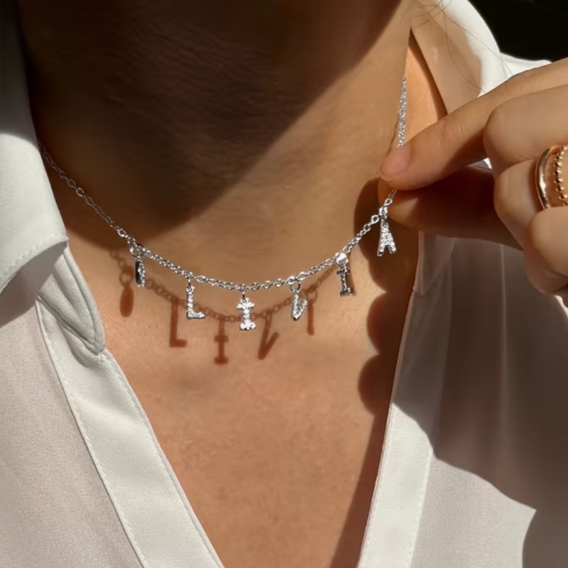 Collier personnalisé en acier inoxydable avec lettre en zirconium synthétique