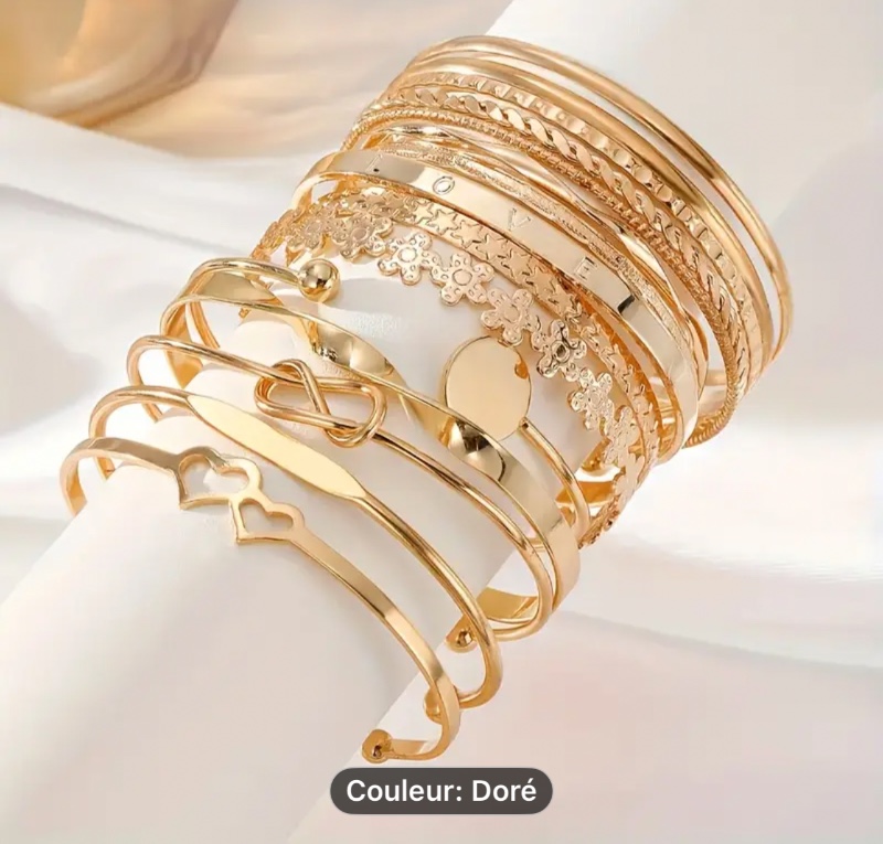 Un ensemble de 11 bracelets élégants