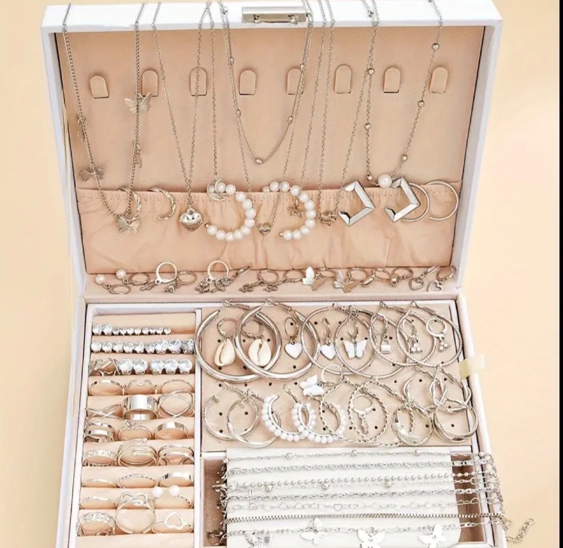 Ensemble de 108 pièces de bijoux