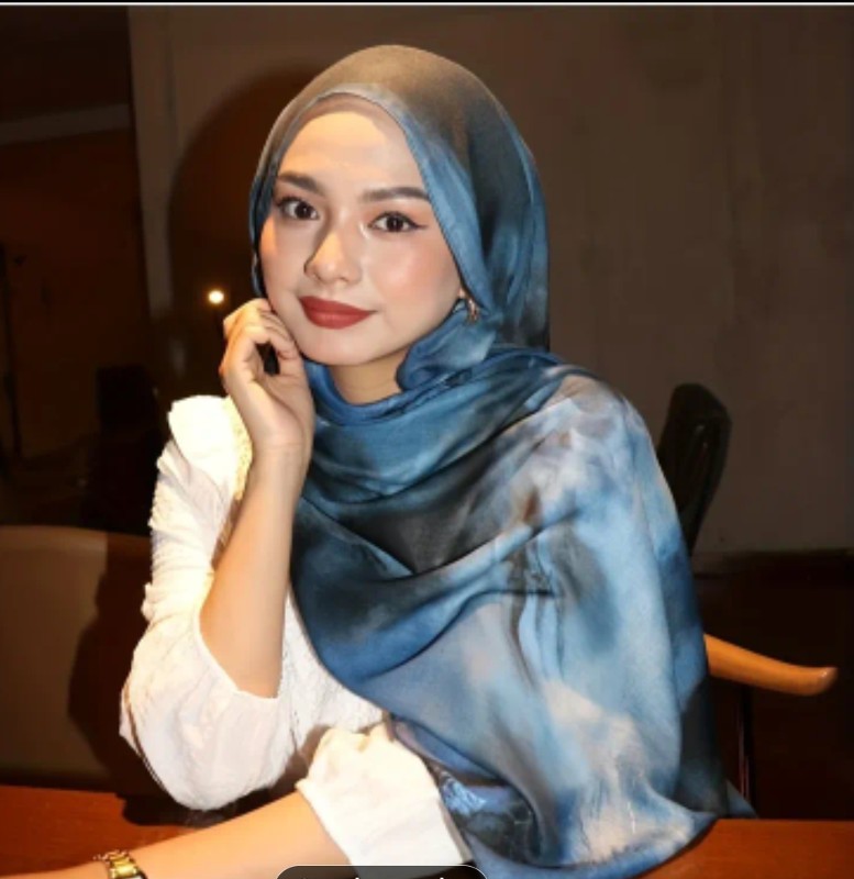 1pc Foulard Femme Modal Imprimé Aquarelle Respirant, Foulard Musulman Designer Peinture à l'Encre, Turban Léger et Doux, Foulard Long, Châle de Voyage Polyvalent