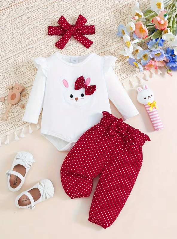 Ensemble trois pièces pour bébé fille