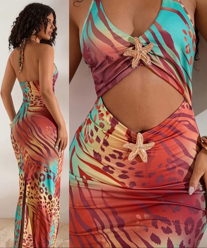 Robe ajustée décolletée en V et bustier, ornements métalliques