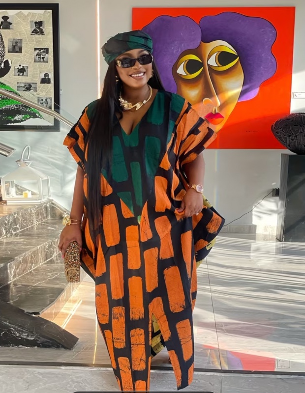Robe Ample à Imprimé de Couleurs Spot avec Fente