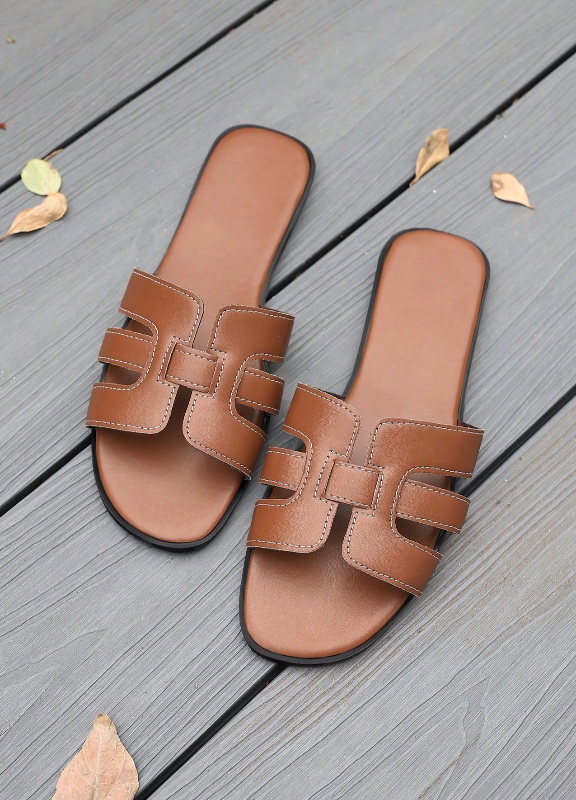 Pantoufles coréennes unies pour femmes, nouvelles sandales plates décontractées et tendance pour la plage .