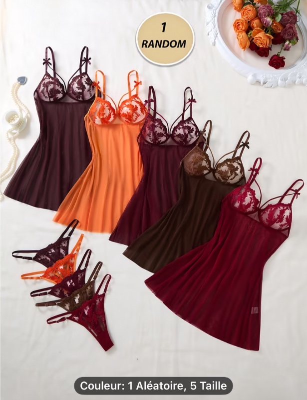 Une chemise de nuit courte sexy et élégante de couleur unie aléatoire, ornée de dentelle brodée de feuilles d'érable bordeaux et de panneaux en maille sur le buste, une lingerie de nuit sexy semi-transparente et élégante. Elle est dotée de doubles bretell