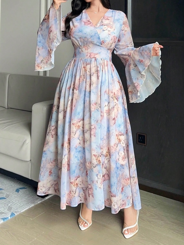 Dazy Plus Robe maxi élégante à manches évasées avec taille cintrée, imprimé floral en mousseline de soie, col en V. Robe bohème d'été et de vacances grande taille pour femmes