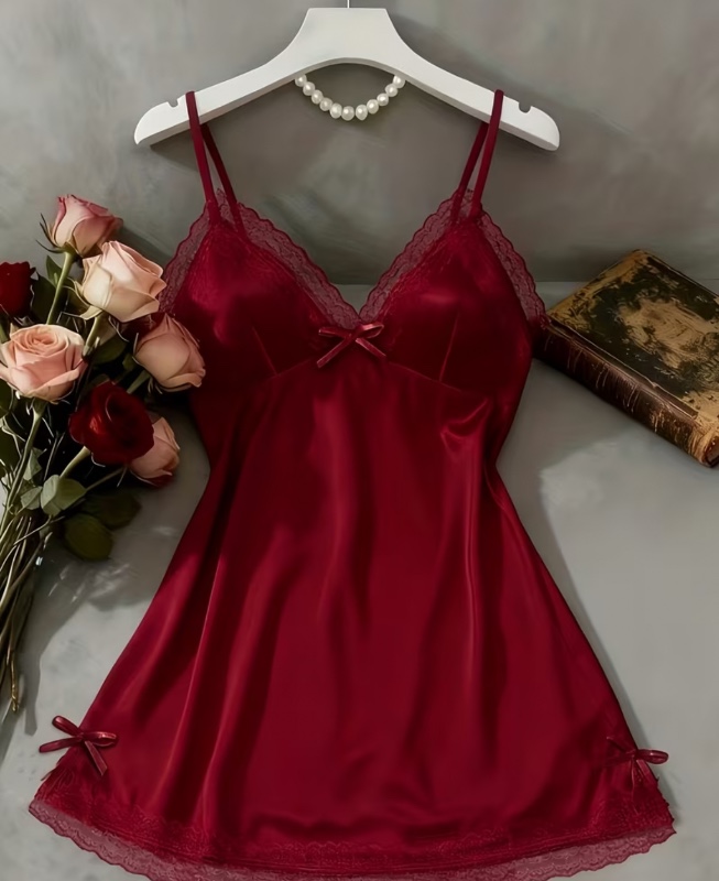 Essentiel rafraîchissant d'été : Chemise de nuit romantique en satin, tenue de détente en dentelle respirante et hypoallergénique