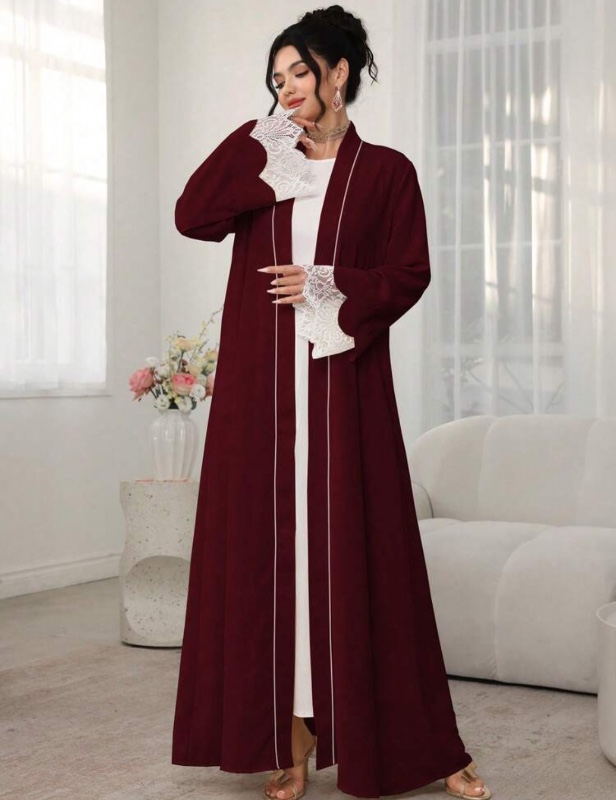 Al Najma Robe ample à col et poignets contrastés avec dentelle.