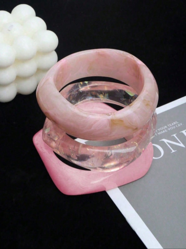 Ensemble de 3 bracelets en acrylique rose, combinaison de bracelets teints élégants et minimalistes, peuvent être portés individuellement ou superposés, convient pour un port quotidien et les vacances