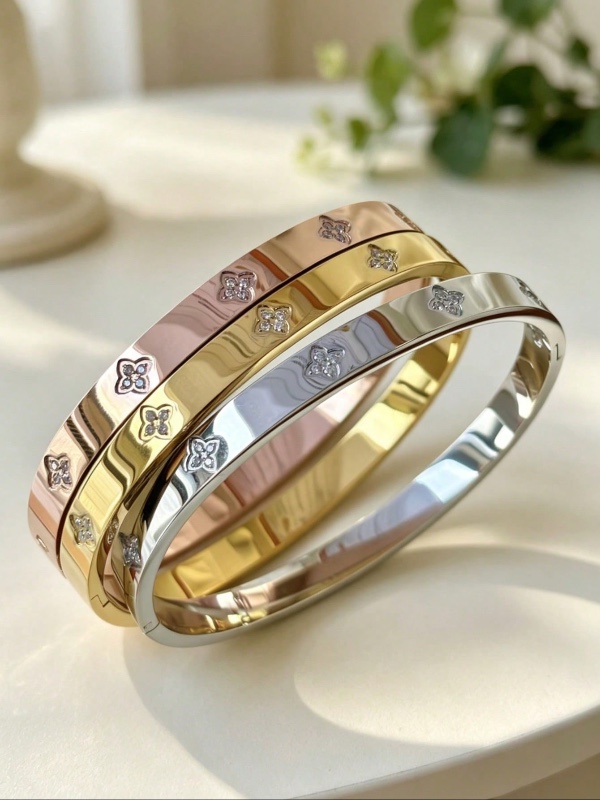 3pièce Nouveau Bracelet en Acier Inoxydable de Haute Qualité avec Fleur en Zircone, Disponible en 3 Couleurs Or, Argent, Or Rose. Peut Être Porté Individuellement ou Empilé, Orné de Zircone Cubique 3D. Imperméable et Résistant à la Décoloration.