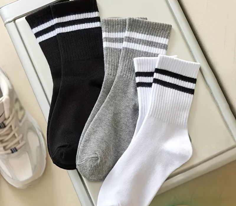 3 Paires de Chaussettes Mi-Mollet Rayées pour Femmes - Respirantes, Style Athlétique Décontracté, Noir Blanc Gris