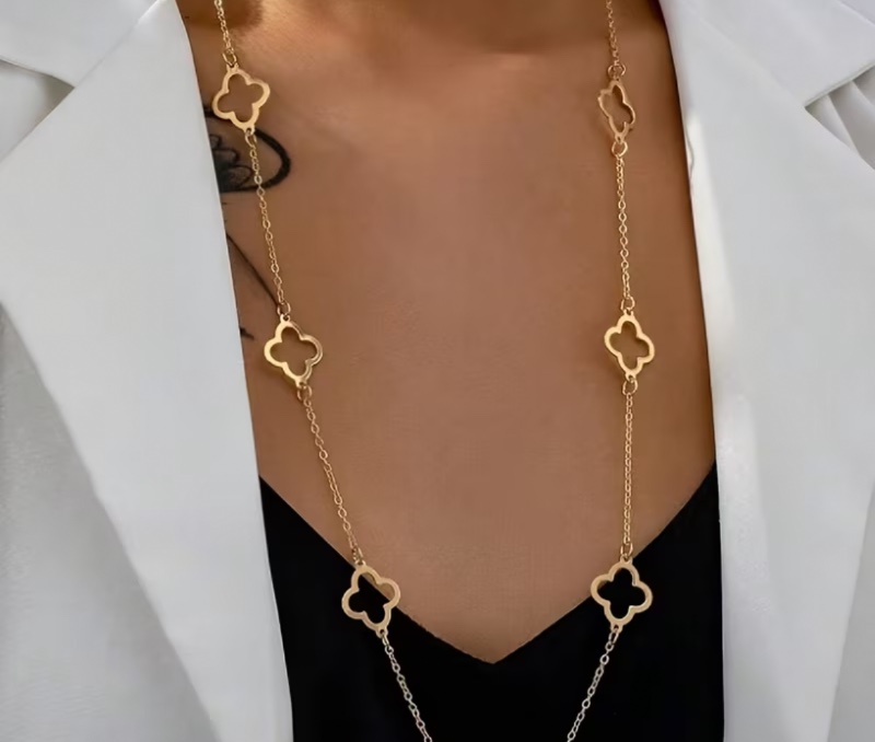 Collier avec pendentif trèfle à quatre feuilles ajouré, collier vintage élégant pour femme, mélange de styles européen et américain, cadeau pour la Saint-Valentin, la fête des Mères