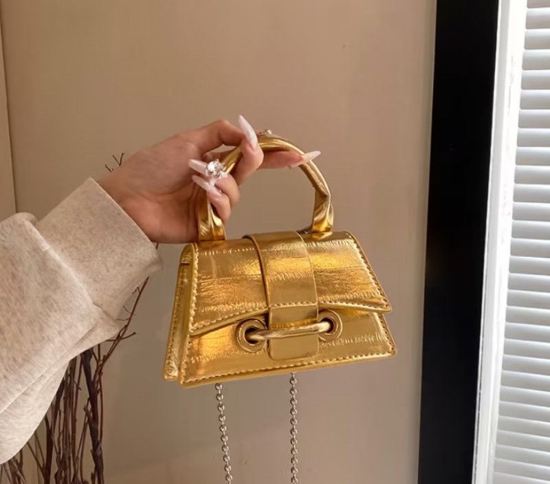 Sac Bandoulière Croisé à Chaîne Perlée pour Femme, Style Décontracté Épicé, Nouveau Sac Carré Mini Chic Brillant de Niche Style Y2K, Sac à Épaule Exquis et Beau pour Femme, Sac à Main/Sac de Soirée pour Cocktail et Bal de Promo, Fermeture à Fermoir Magnét