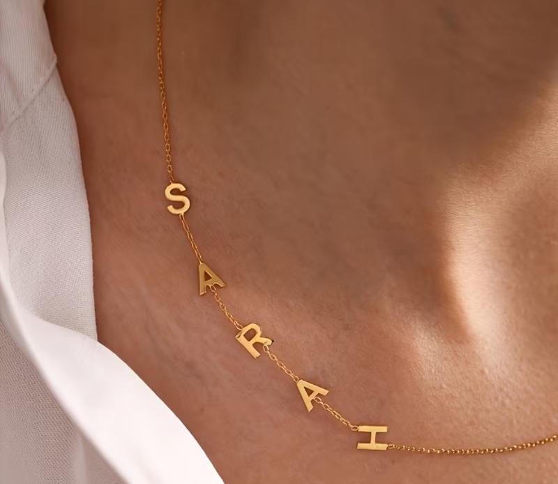 [Personnalisé] Collier avec nom et lettre inclinée en acier inoxydable, Collier personnalisé avec 26 lettres, Bijou personnalisé, Cadeau d'anniversaire, Cadeau pour elle