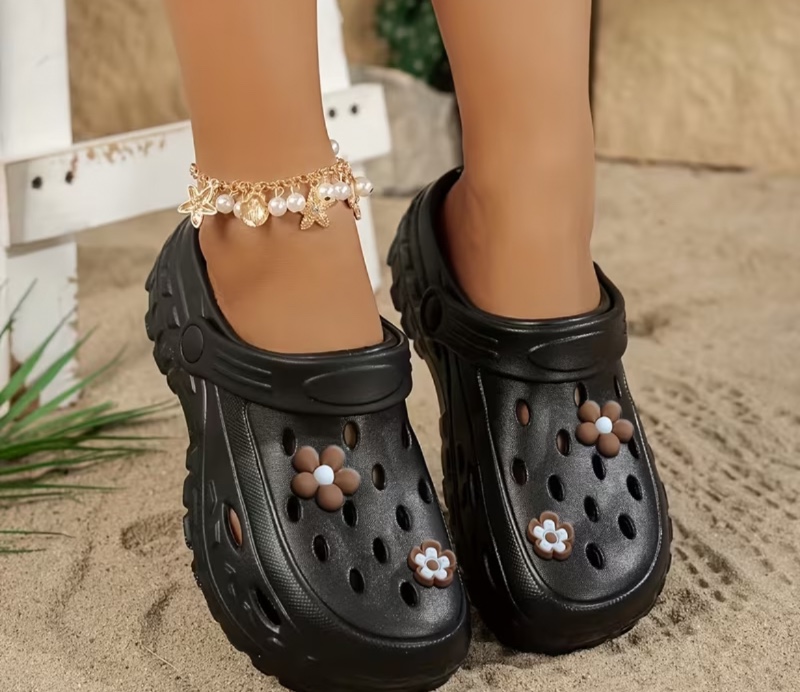 Chaussons unisexes en EVA avec semelles souples antidérapantes à séchage rapide, silencieux et adaptés à la salle de bain et à la maison. Conception unie toutes saisons avec boutons-pression pétale, plusieurs couleurs disponibles, décontractés et polyvale