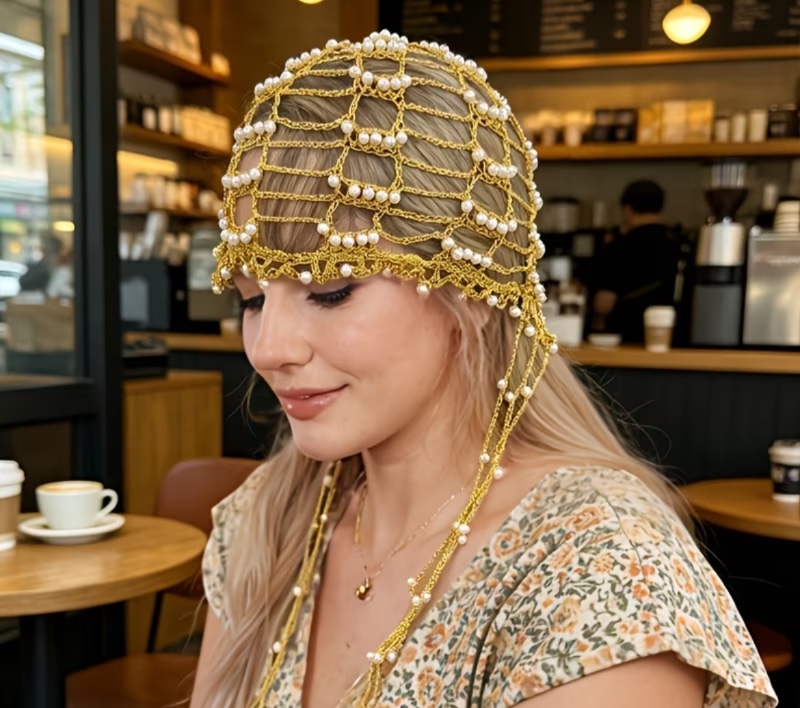 1 pièce – Chapeau pour femme style printemps-automne (ou mariée), sans bord, ajouré, entièrement crocheté à la main et orné de pompons en perles d'imitation.