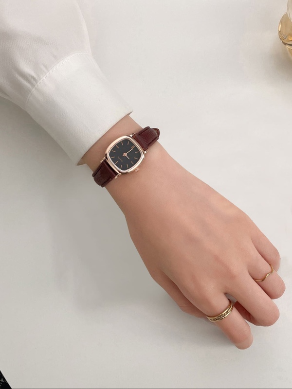 1 montre pour femme vintage à quartz, carrée et à aiguilles