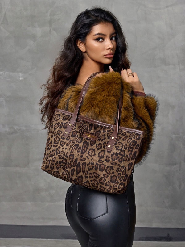 Découvrez ce nouveau sac pour femme : un grand cabas au style rétro avec imprimé léopard. Doté d'une fermeture zippée, c'est un sac d'épaule léger et minimaliste. Idéal pour le quotidien, les loisirs, les trajets domicile-travail, le travail ou les études