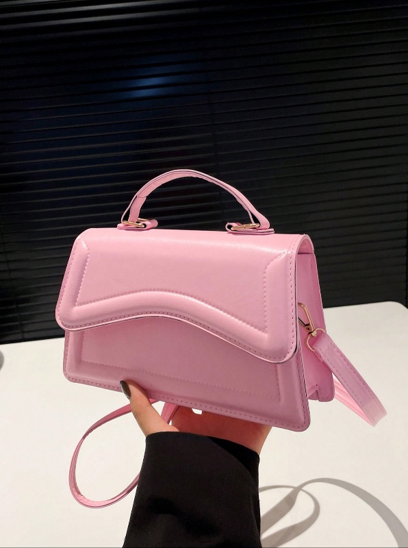 Petit sac carré pour femme, style « Old Money » : sac à bandoulière tendance, épuré et uni, avec fermeture éclair diagonale.