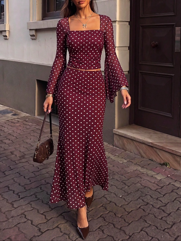 Ensemble 2 pièces : haut bandeau à motif roses et jupe à basque sirène (motif asymétrique)