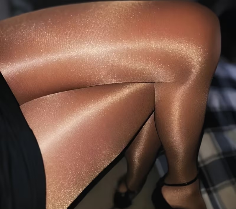 Chaussettes Aurora grandes tailles : éclat radieux et élégance intemporelle, confort et design superbe, légèreté à chaque pas.