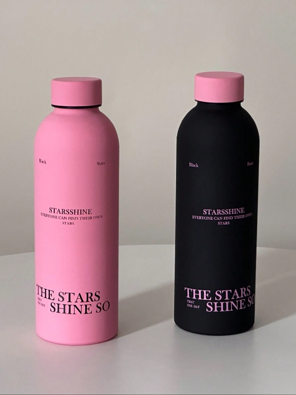 1 bouteille d'eau isotherme bicolore noir et rose, finition noir mat et rose, gobelet en acier inoxydable au design étoilé minimaliste, tasse thermique portable et étanche pour le bureau, les trajets, les étudiants ou les activités de plein air