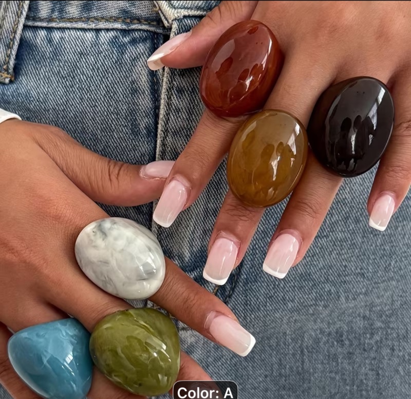 Lot de 6 bagues en résine pour femme : des bijoux élégants, géométriques et colorés, au style unique, créatif et haut de gamme, alliant éclat et raffinement pour le quotidien comme pour les fêtes.