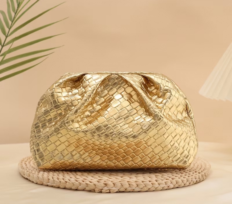 Nouveau sac à main « Cloud » tendance pour femme, sac de soirée décontracté et créatif de haute qualité, sac « Cloud » uni à effet tressé, pochette pour femme.