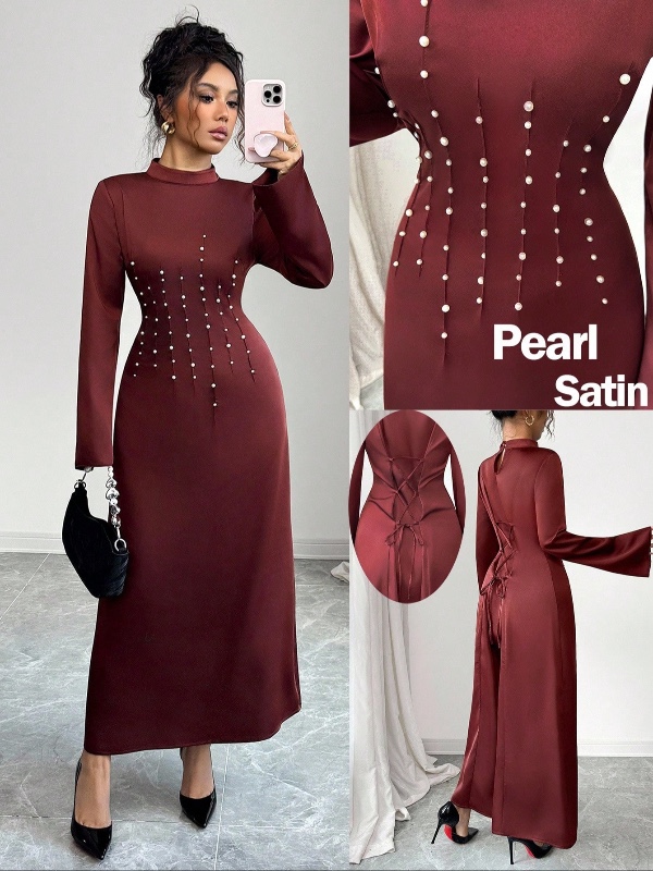 Robe élégante  Elenzya pour femme en satin bordeaux – Style vintage pour soirée ou banquet, coupe trapèze, col en V orné de perles, manches longues évasées, taille nouée, plis et coutures structurées.
