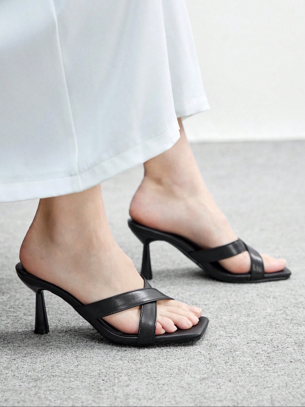 CUCCOO BIZCHIC – Mules noires à talons compensés, bout carré et brides croisées ; chaussures simples, élégantes et polyvalentes pour le travail, les trajets quotidiens et l'été.